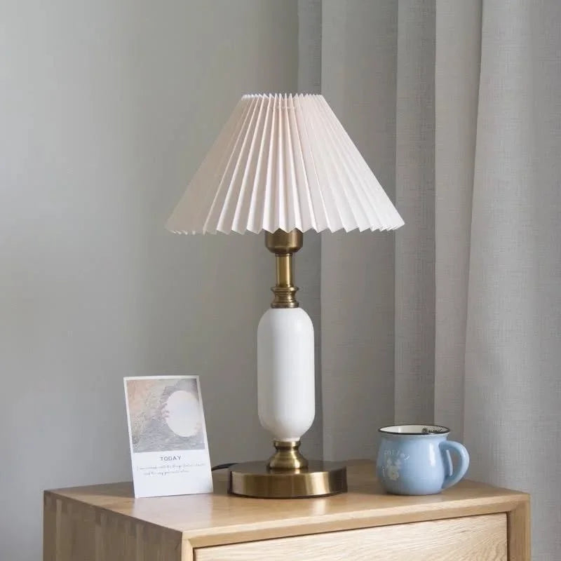 White melon-shaped brass base.webp__PID:8d235995-d256-41b5-b638-d9d6f401e75c