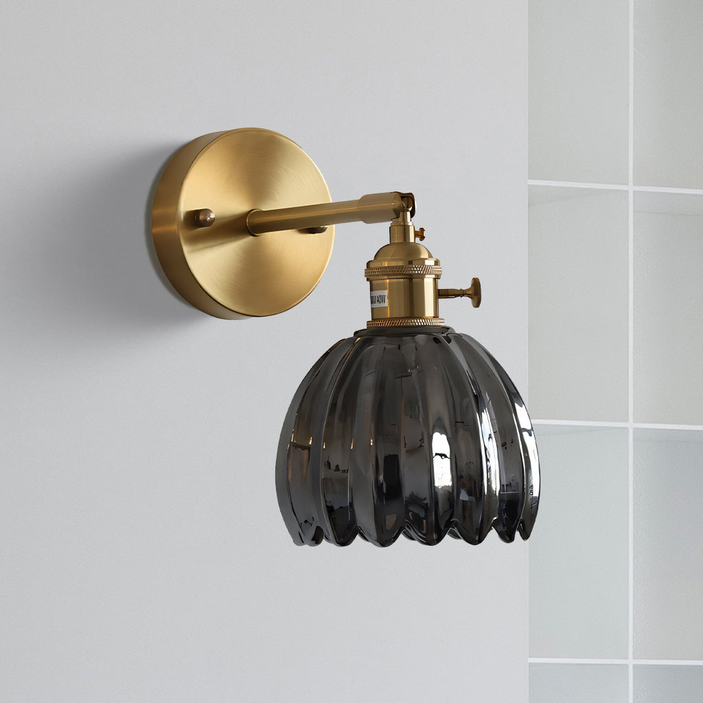 Freya Lotus glass wall light black.jpg__PID:8c0e3d8f-955e-412a-aa34-849744b6c603
