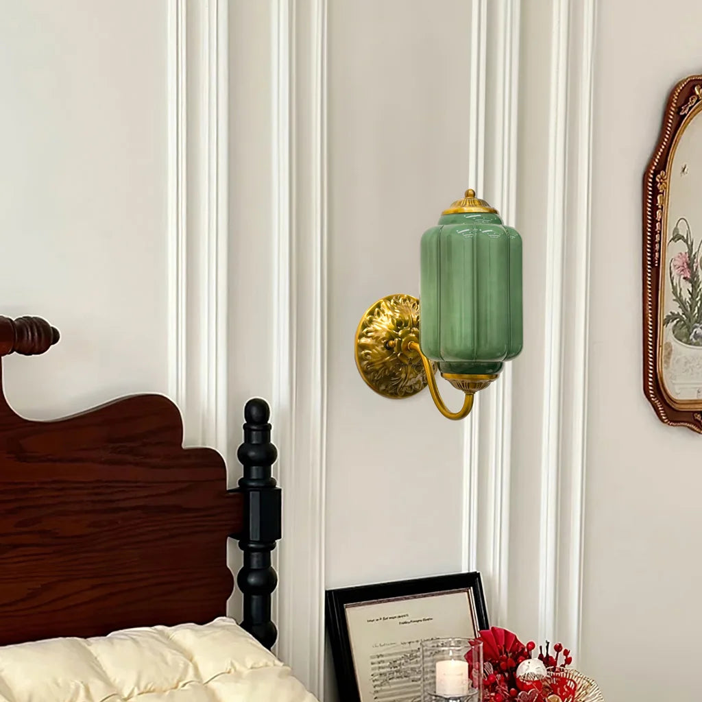 Isabella Opal Glass Vintage Brass Wall Sconce (3) (1).webp__PID:55c80f84-9d39-4a43-b101-581b7f924dc7