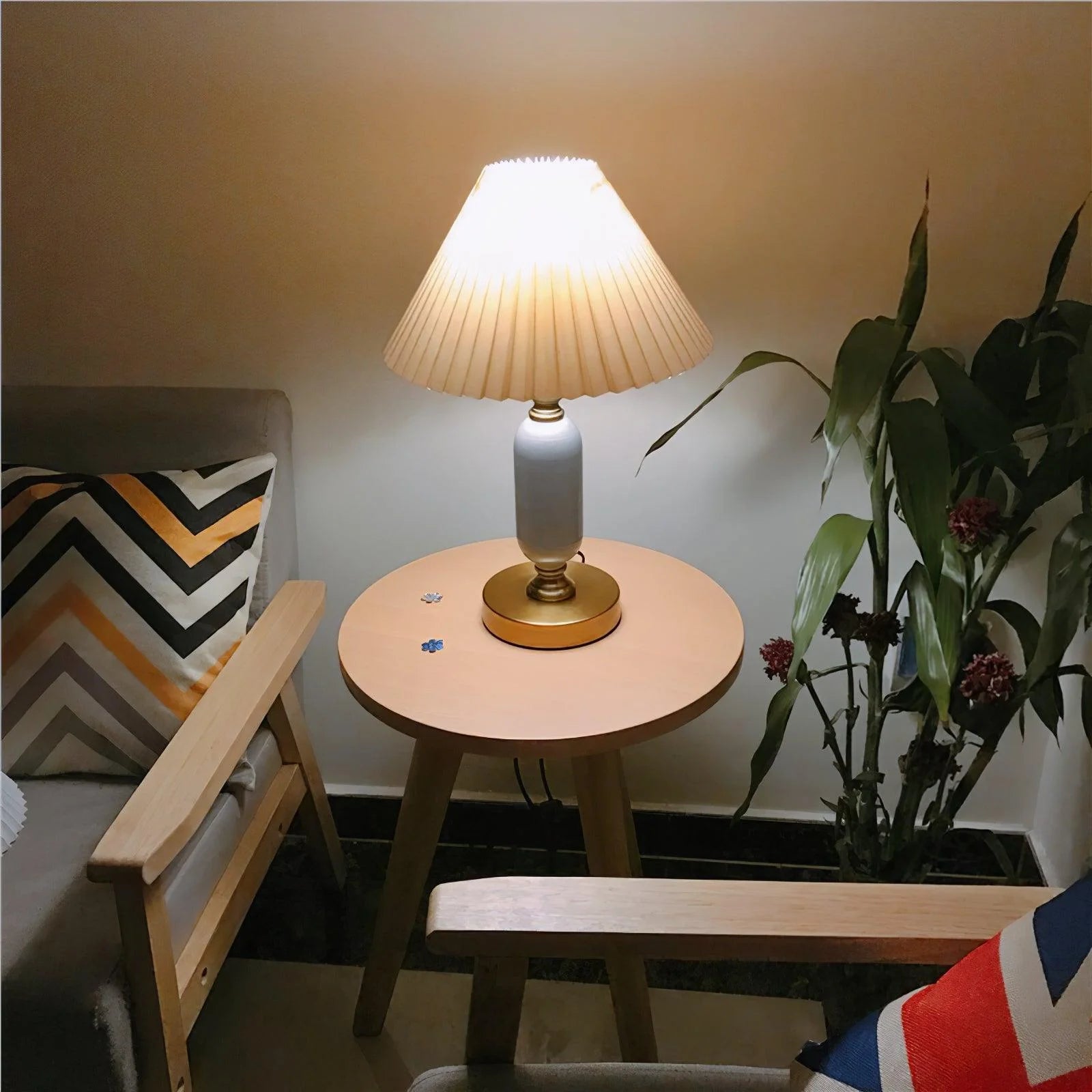 DARK-LIGHT ON-WHITE-BRASS.webp__PID:fb486f99-536c-4c7c-bdc7-3a9c6cb33ac6