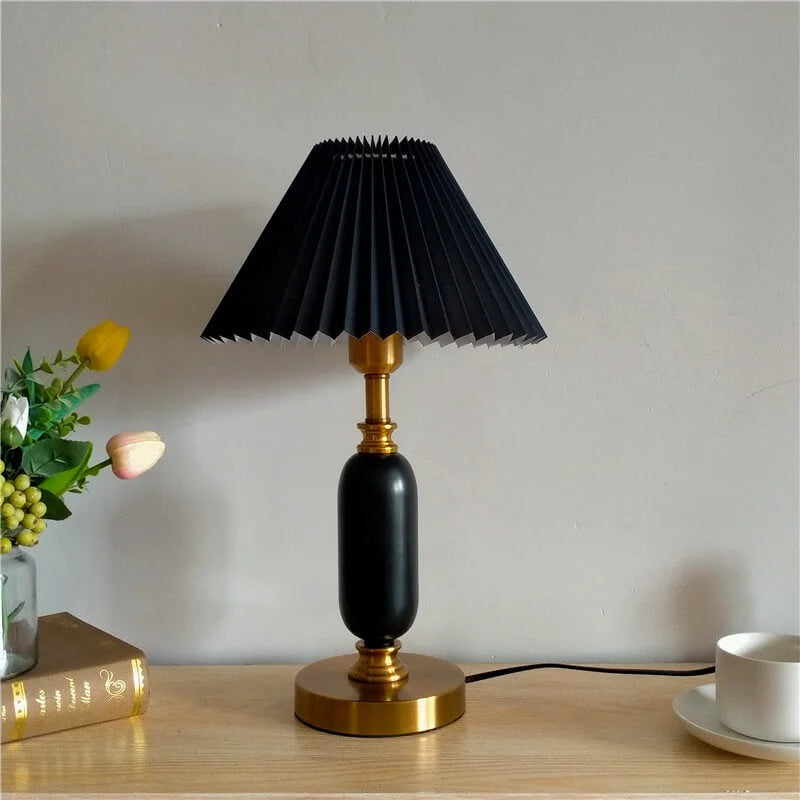 Black winter melon-shaped brass base-flower-study.webp__PID:bc7cfdc7-3a9c-4cb3-bac6-79a95d1c7832